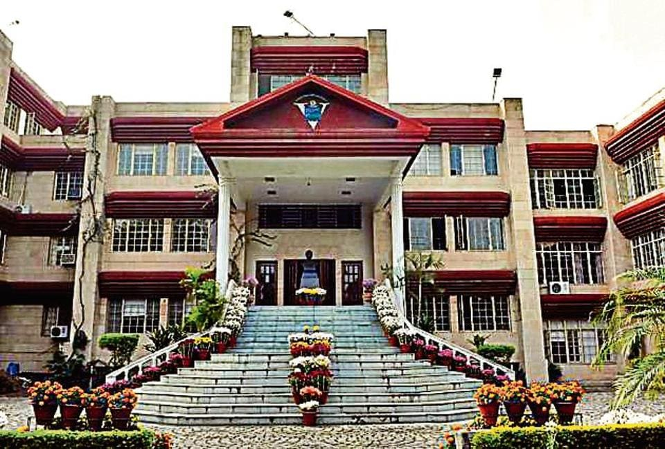 Chandigarh Education Dept Moves HC Against Minority Status To Vivek 